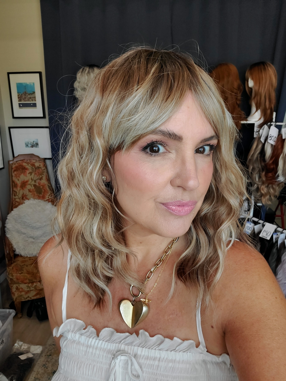 384 Blonde Short Wavy Short Center Bang Shoulder Synthetic wig 12-14”